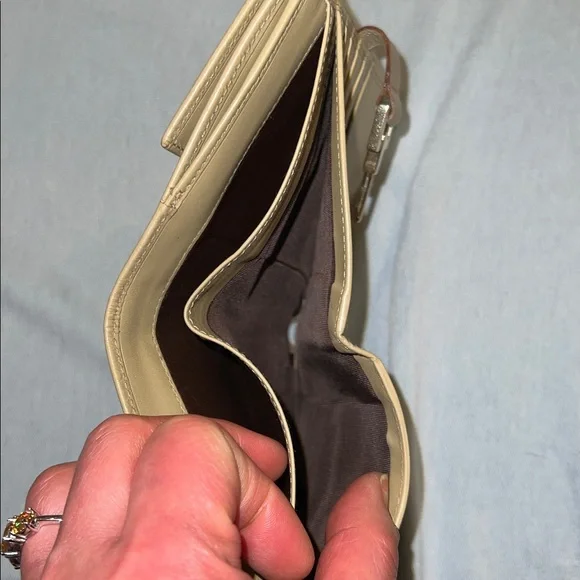 Authentic GUCCI Beige Jackie Micro Guccisima Leather Compact Wallet